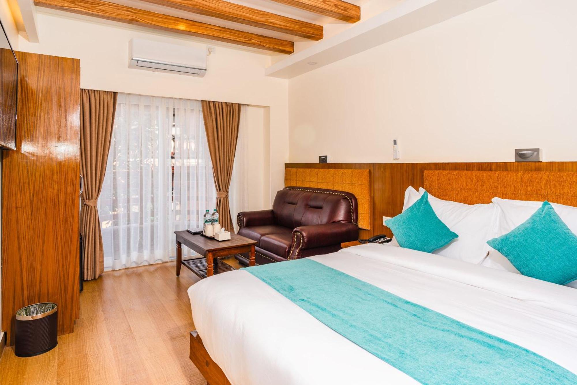 Pokhara Alpine And Springs Hotell Eksteriør bilde