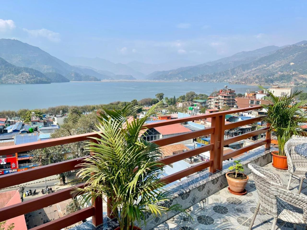 Pokhara Alpine And Springs Hotell Eksteriør bilde