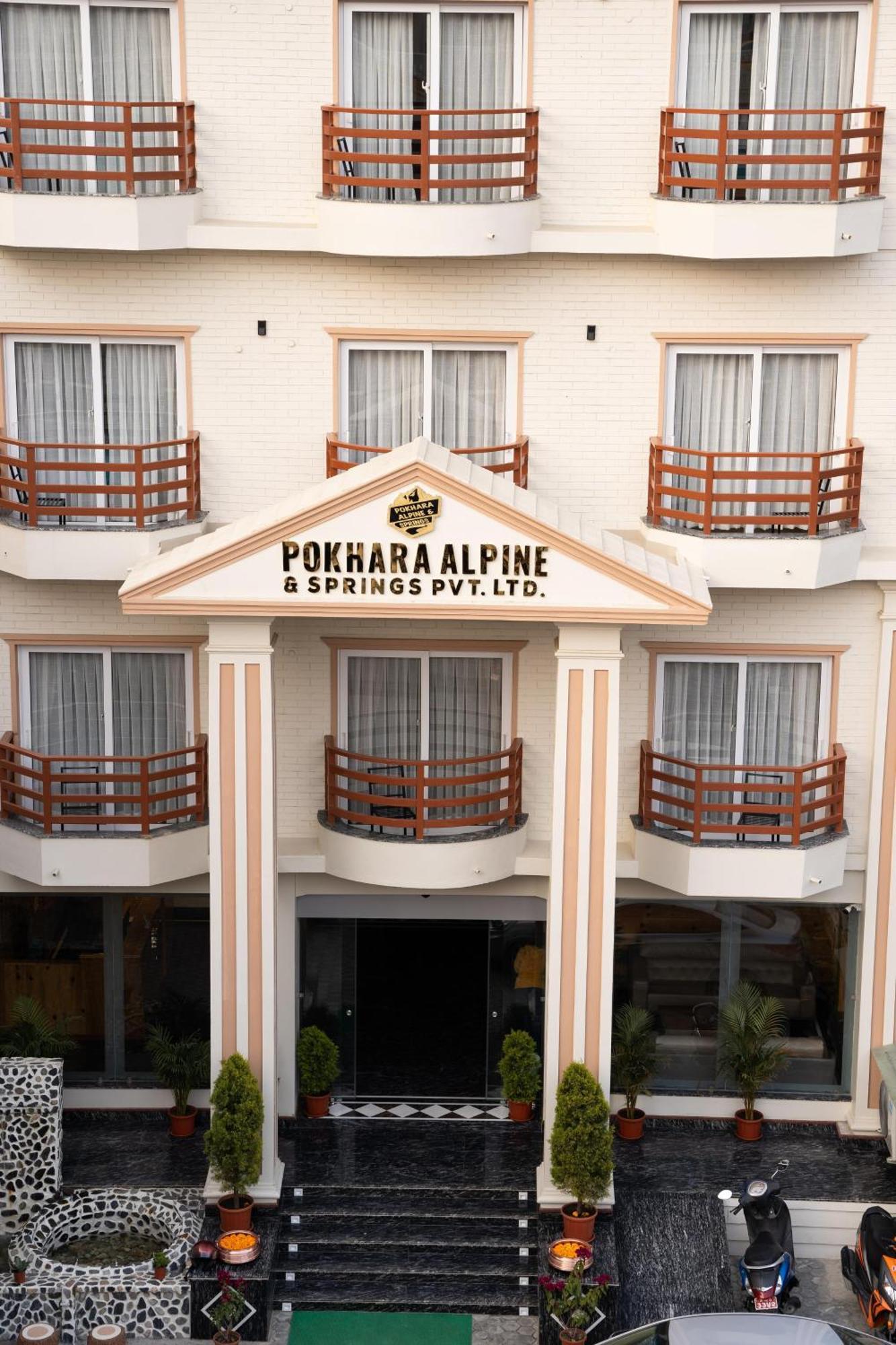 Pokhara Alpine And Springs Hotell Eksteriør bilde