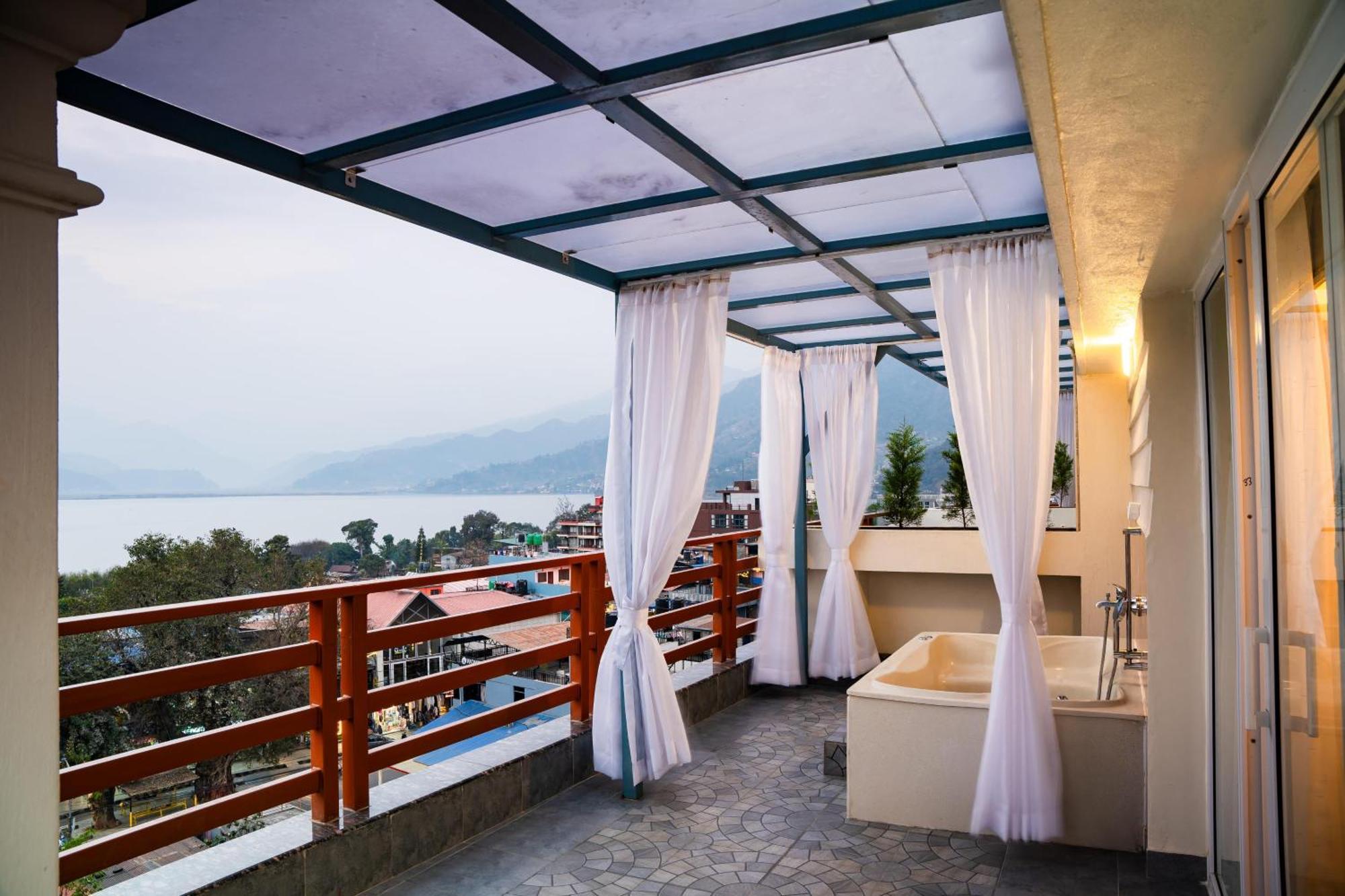 Pokhara Alpine And Springs Hotell Eksteriør bilde