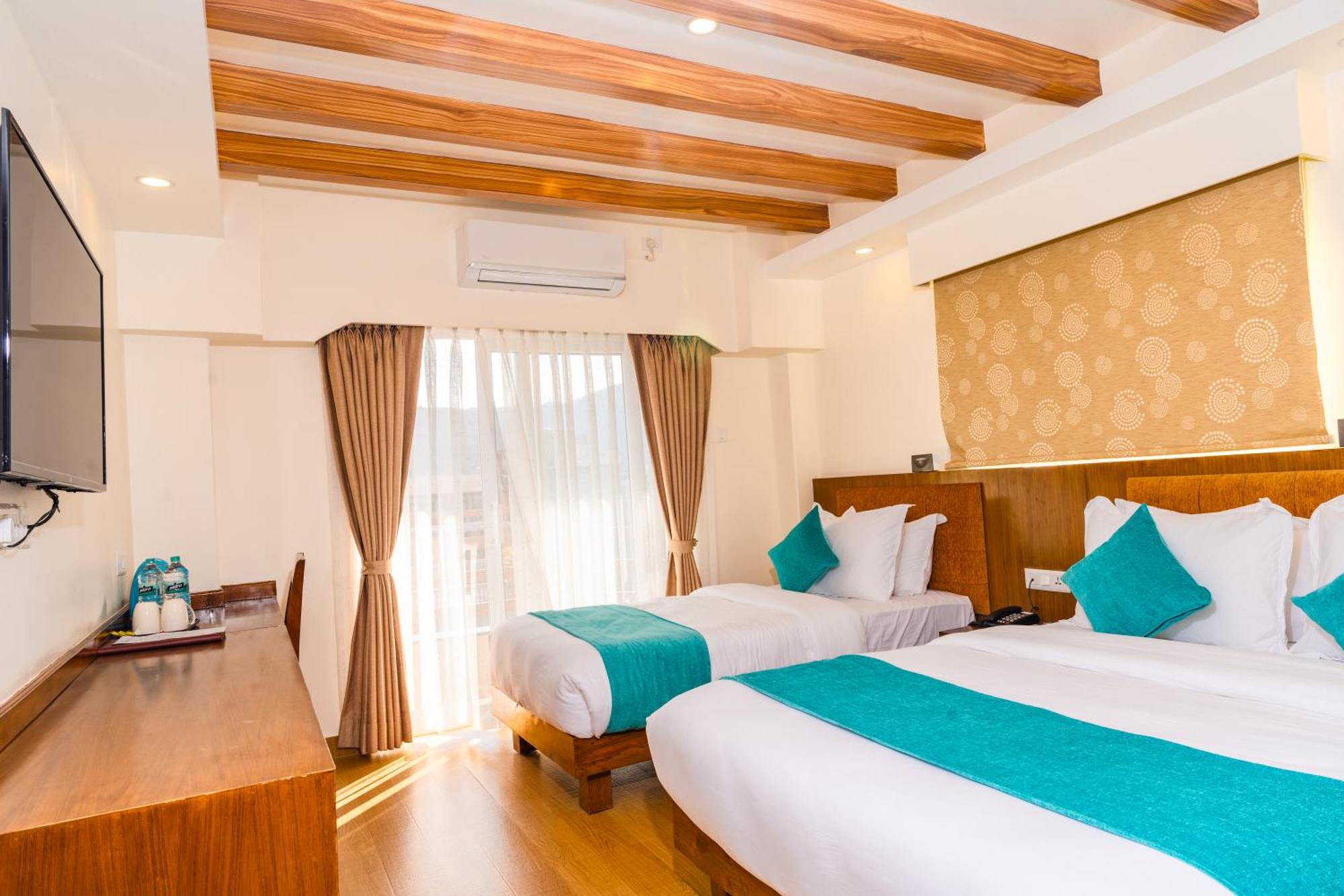 Pokhara Alpine And Springs Hotell Eksteriør bilde