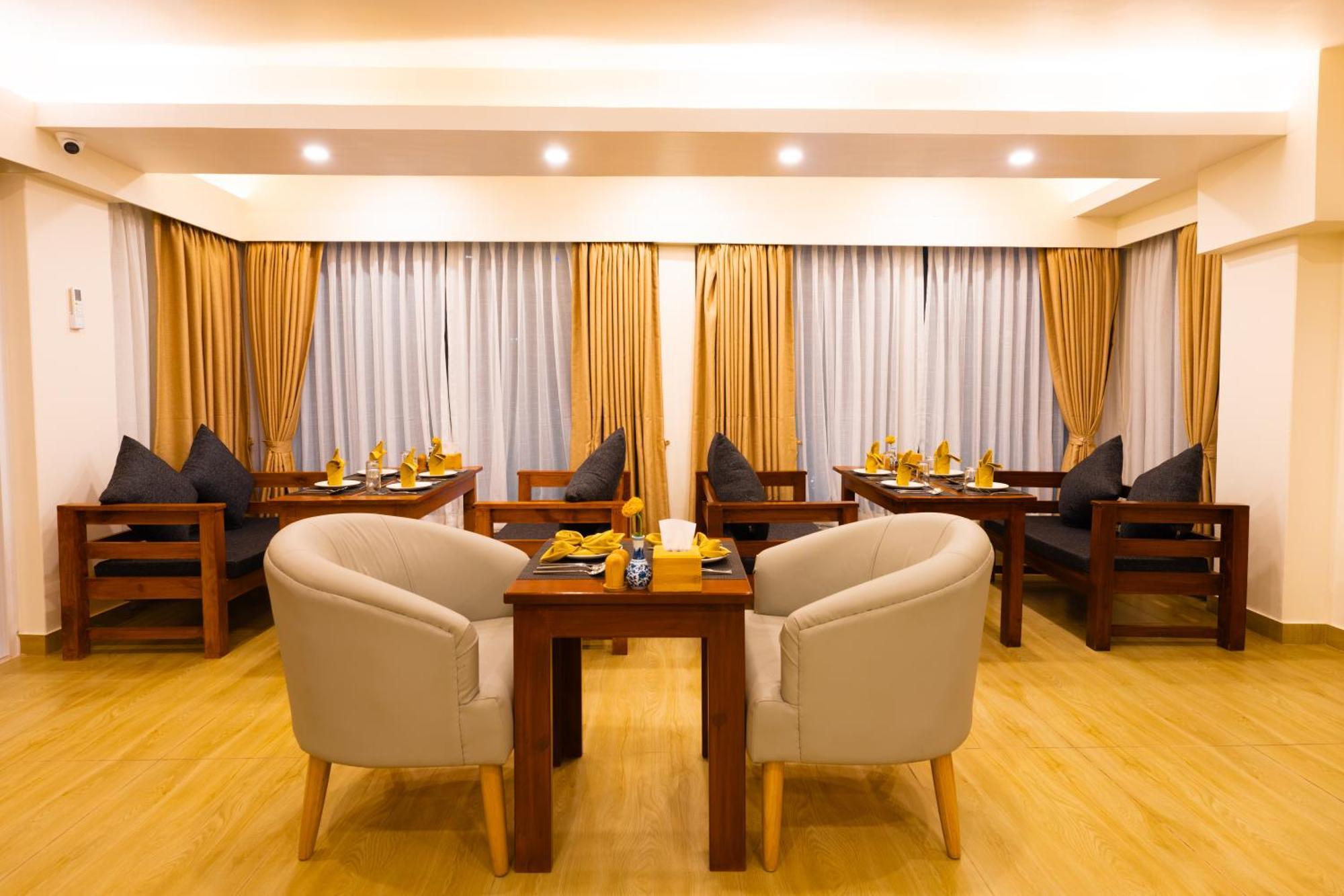 Pokhara Alpine And Springs Hotell Eksteriør bilde