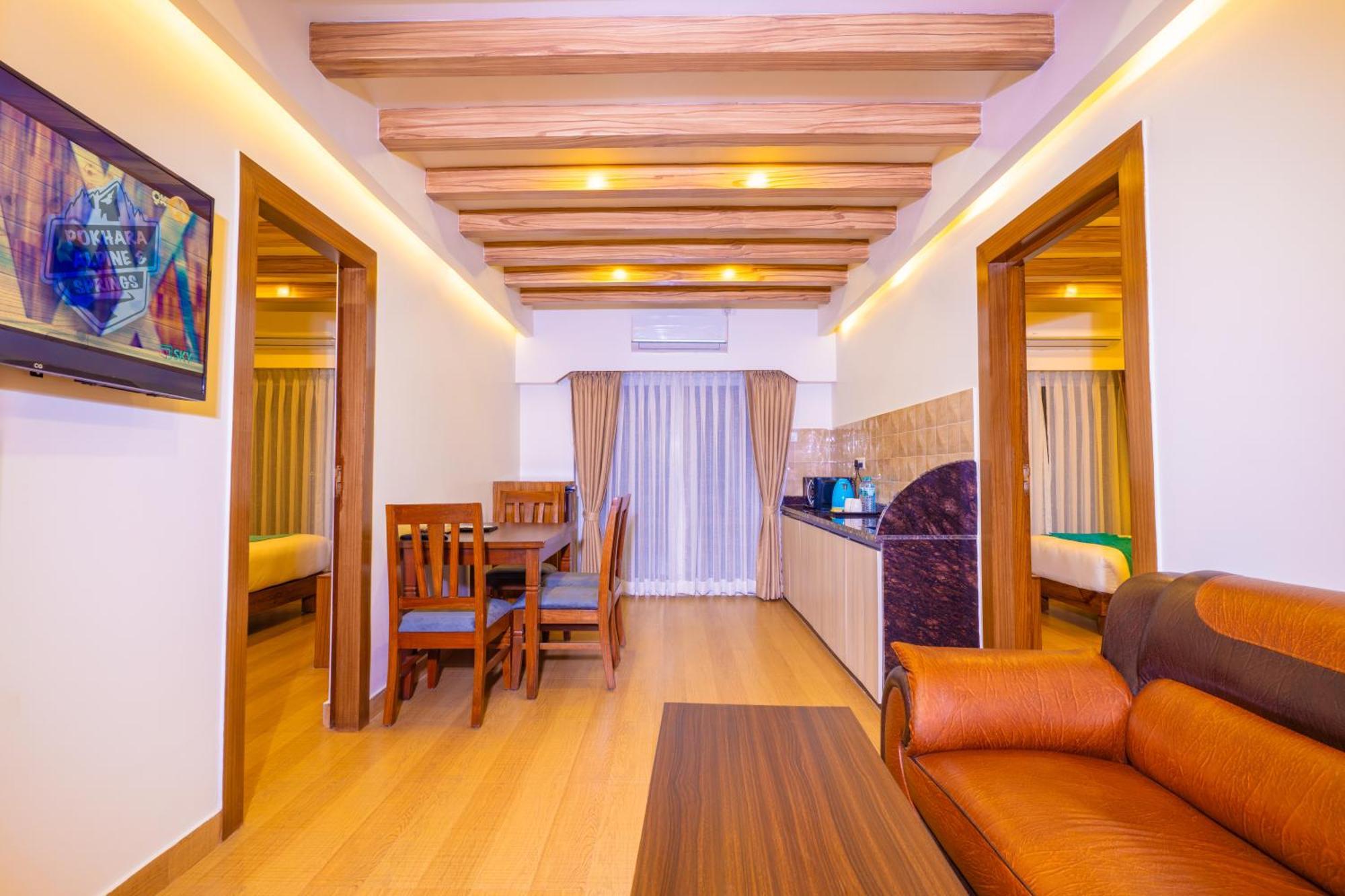 Pokhara Alpine And Springs Hotell Eksteriør bilde